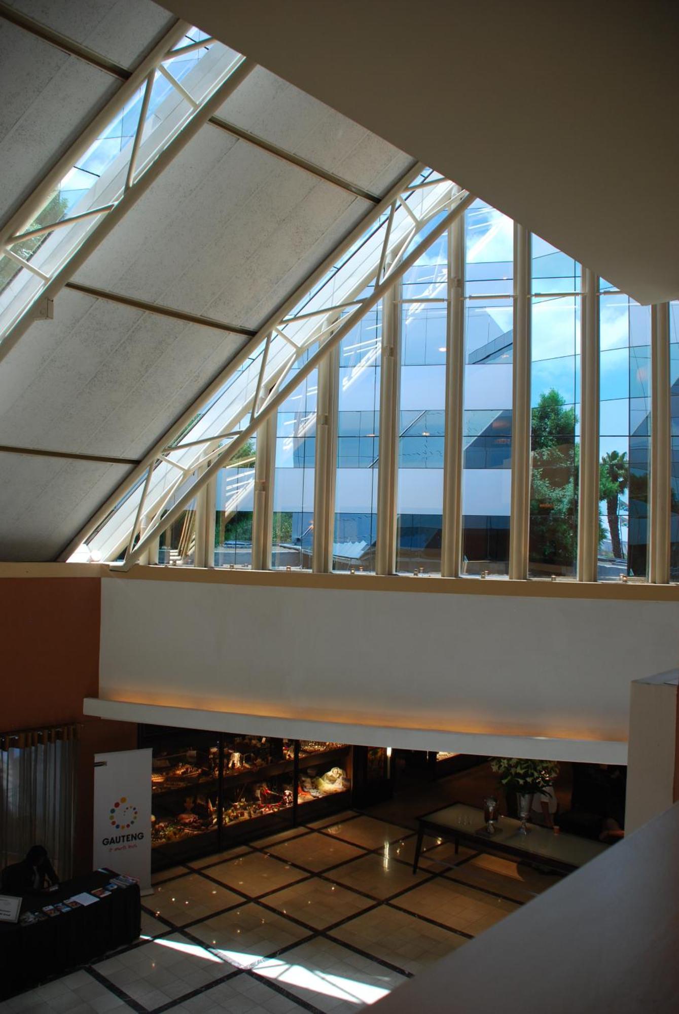 Southern Sun Or Tambo International Airport Kempton Park Zewnętrze zdjęcie The interior of the museum