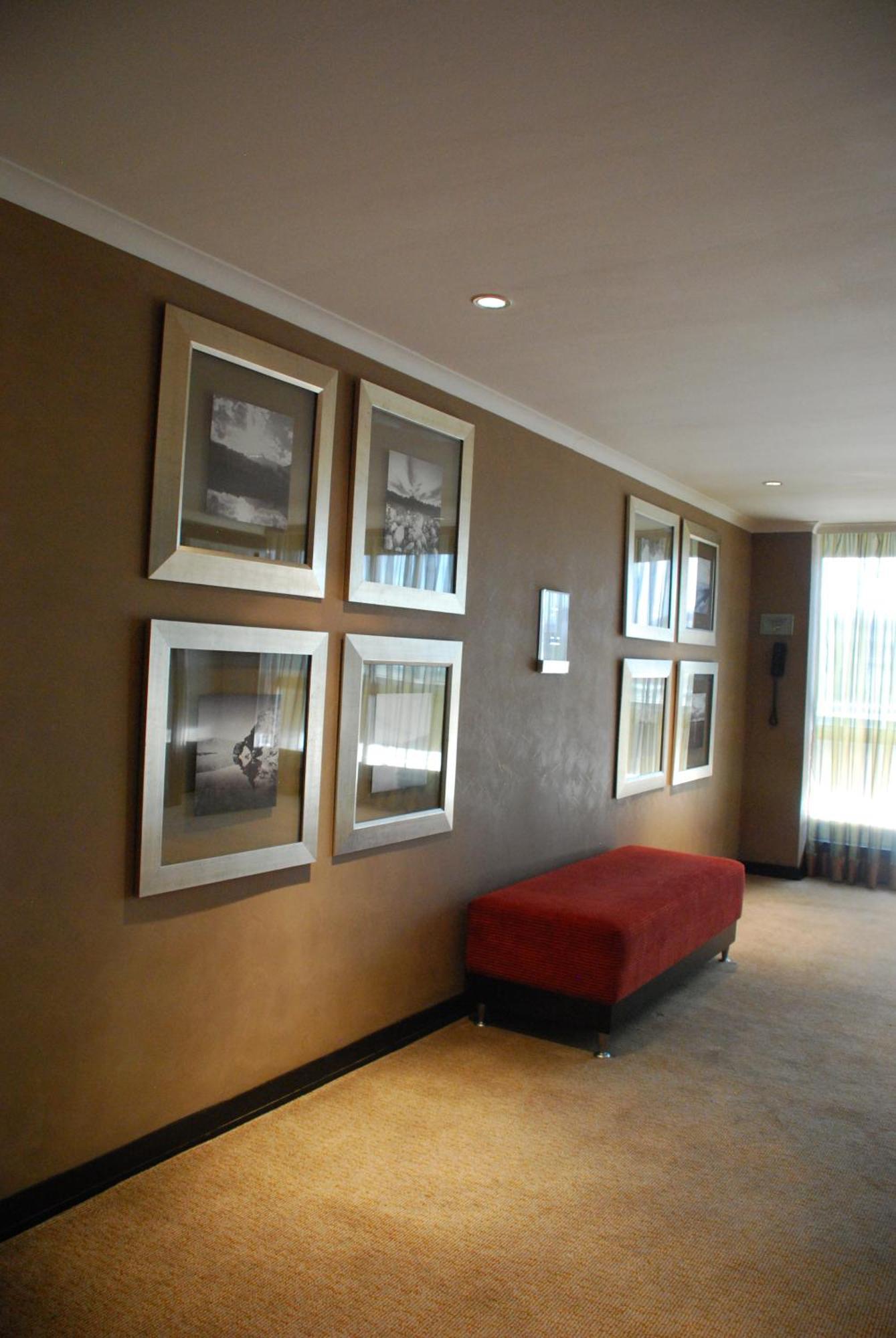 Southern Sun Or Tambo International Airport Kempton Park Zewnętrze zdjęcie A photo on a wall